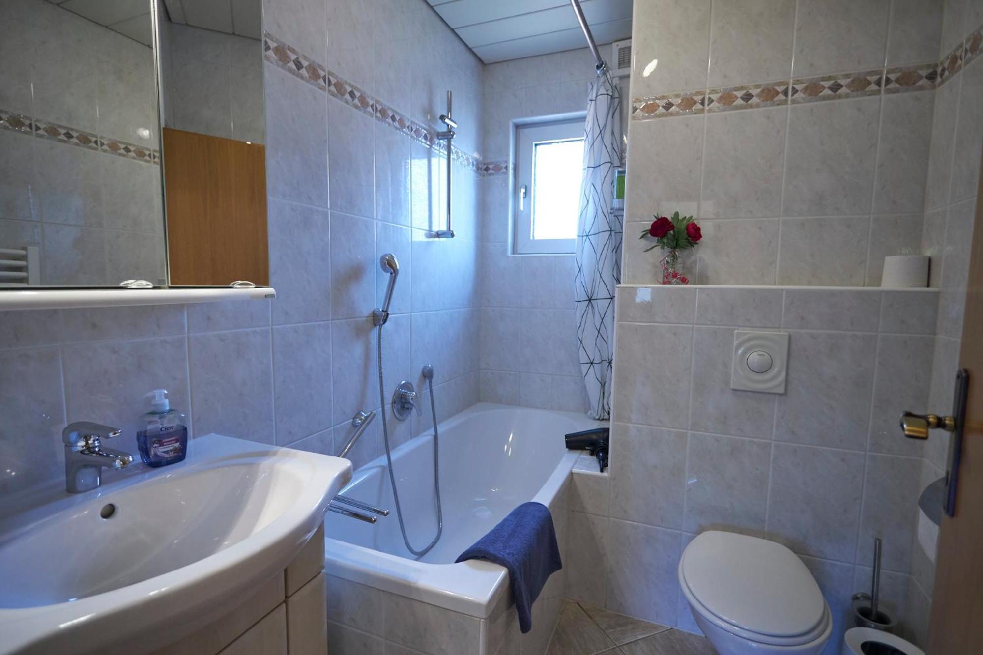 Grosszuegiges Apartment Nahe Frankfurt Rote Warte Bagian luar foto